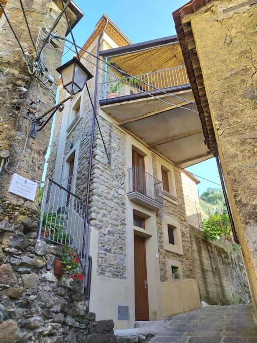 Casa Torre Con Terrazza Panoramica Villa Futani Eksteriør billede