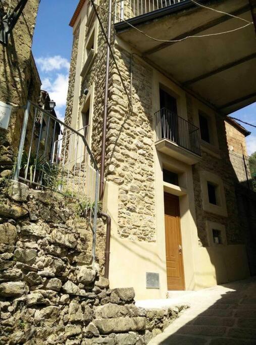 Casa Torre Con Terrazza Panoramica Villa Futani Eksteriør billede