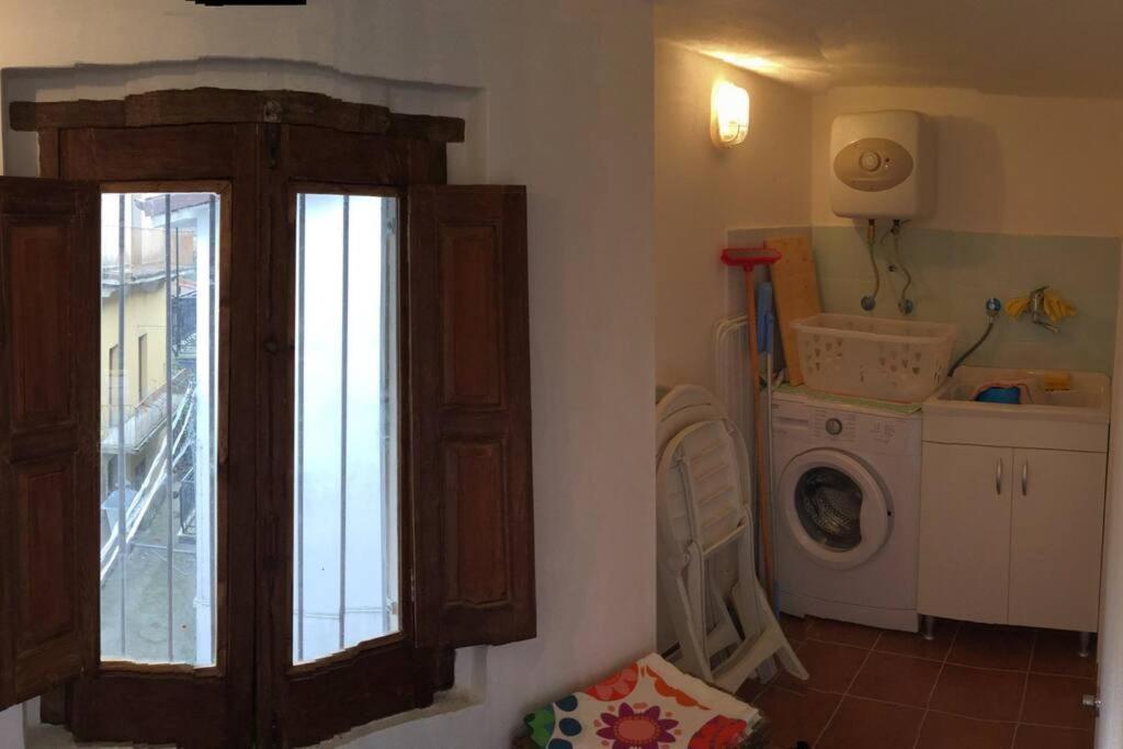 Casa Torre Con Terrazza Panoramica Villa Futani Eksteriør billede